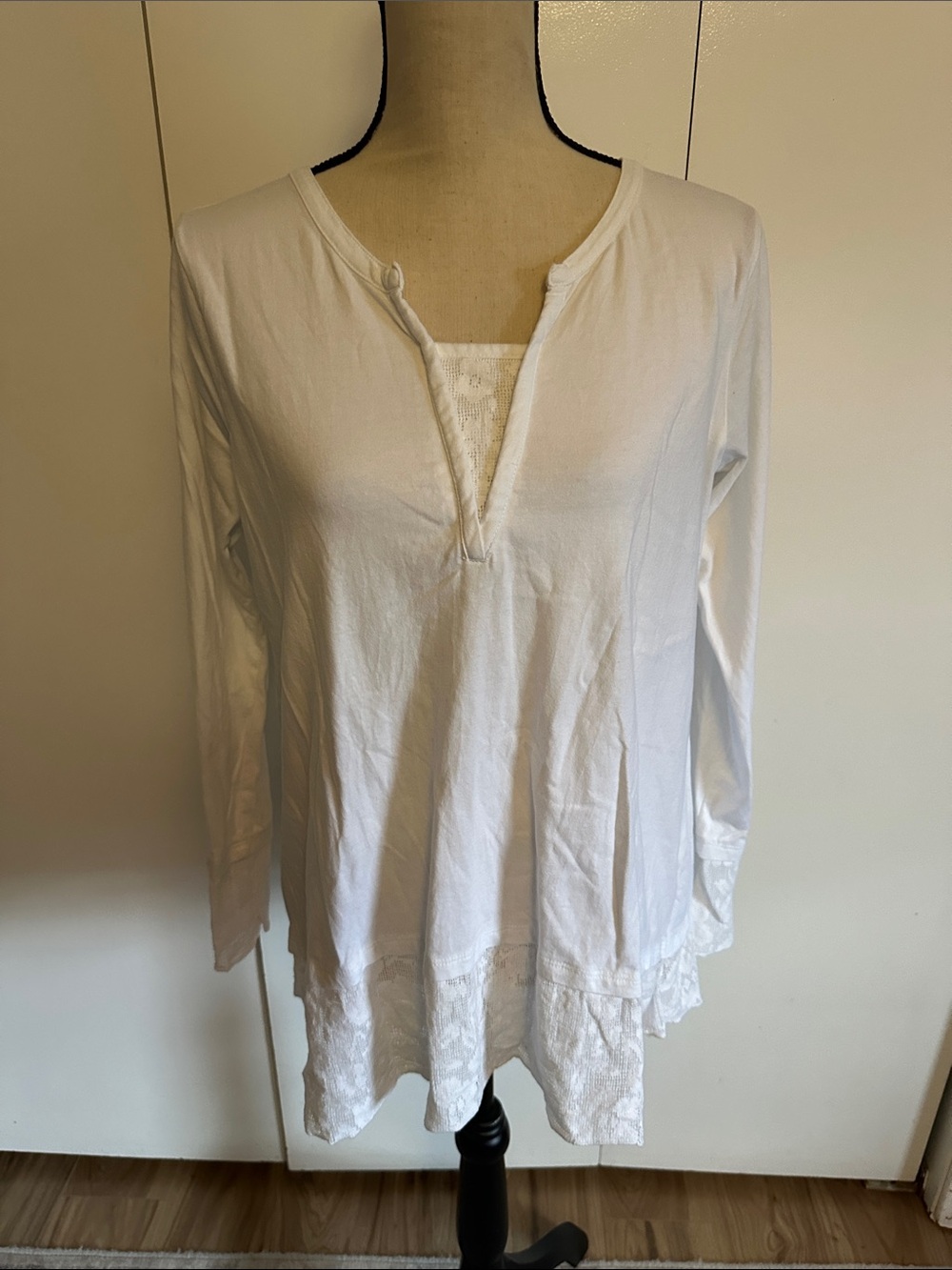 Appleseed's White Lace-Trim Long Sleeve Tunic